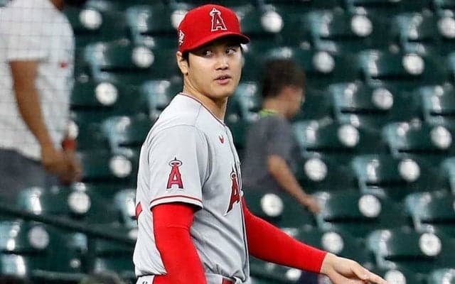【MLB】大谷翔平は「曲芸だってできる」　強襲打球を弾きながらも「サーカスプレー！」