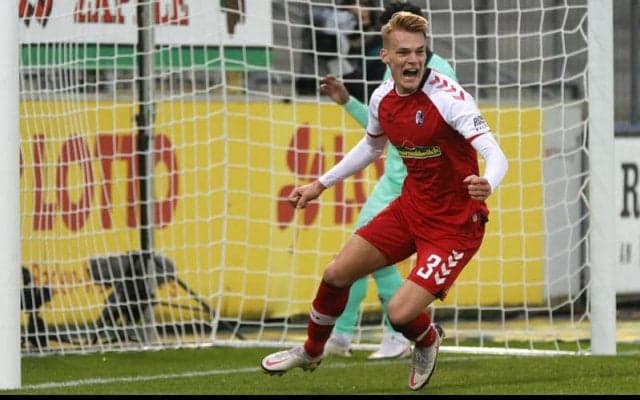 フライブルク、守備の要ラインハルトと契約延長