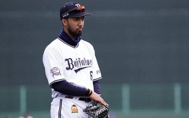 “ダイビング鬼肩”＆“ランニング鬼肩”　ド派手に決めた美技2連発が「長嶋みたい」