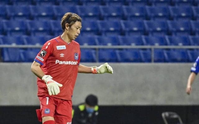 【超テクJ動画】GK東口順昭が驚愕プレー！　１点ビハインドで見せたロングミドルシュート！