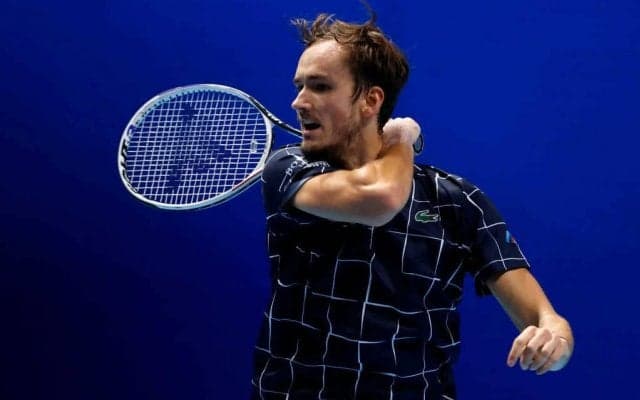 世界2位のテニス選手の独特なフォアハンドを名コーチが解説