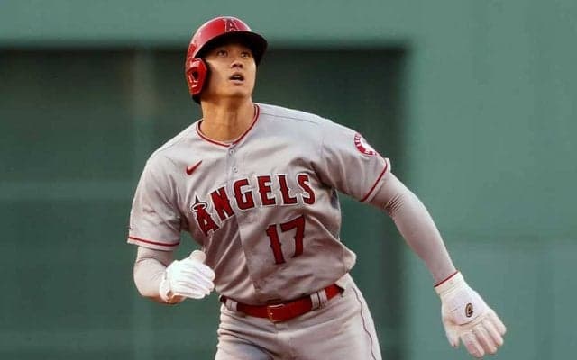 【MLB】大谷翔平、「くの字」で放った“変態打ち弾”に米仰天「見ていたが、信じられない」
