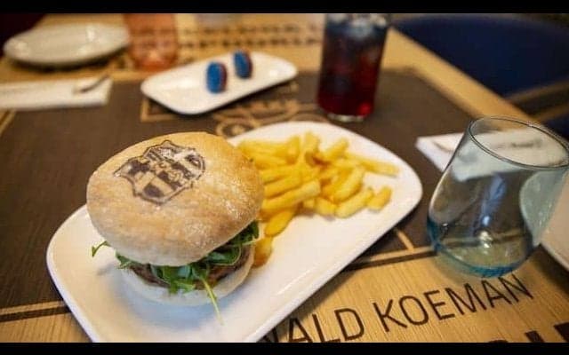 バルサファンが夢見るレストラン「バルサカフェ」がついにオープン