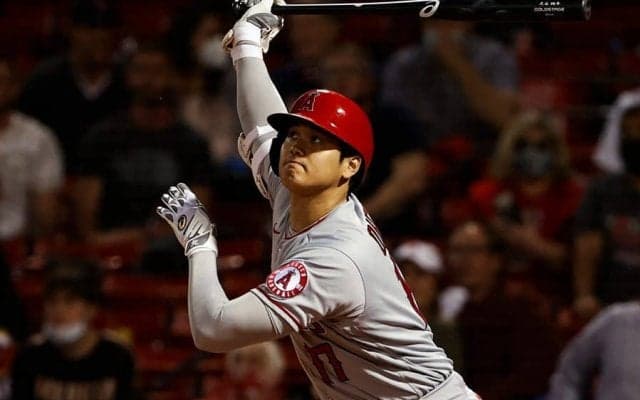 【MLB】「手首をひょいと返しただけで」「ほぼ片足立ちで」大谷翔平の特大11号に衝撃
