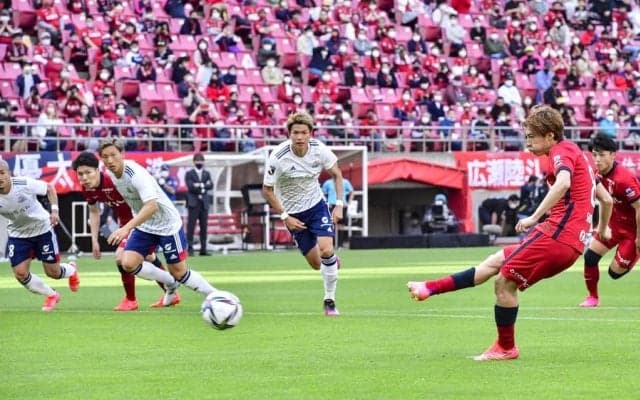 鹿島、横浜FMに大勝！(1)土居聖真のハットを呼び込んだ「後半の戦術変更」