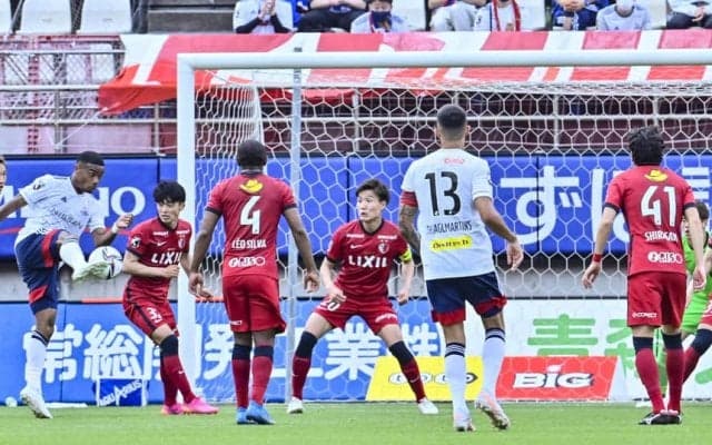 横浜FM、カシマで沈没(1)逆手に取られた「強力プレスの圧迫策」