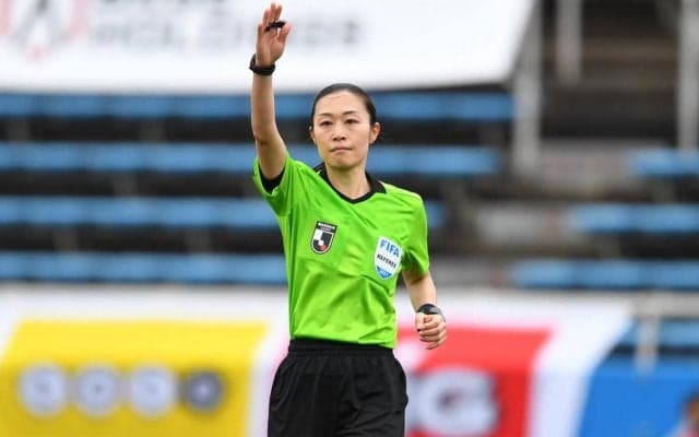 Jリーグで初の女性審判！ YS横浜vs宮崎を山下良美主審が担当「この状況が当たり前になるよう」