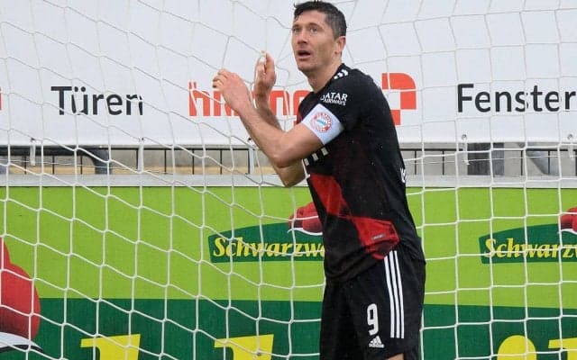 決めたと思った…1mを外したレヴァンドフスキの“記録更新未遂”シュートミスに注目