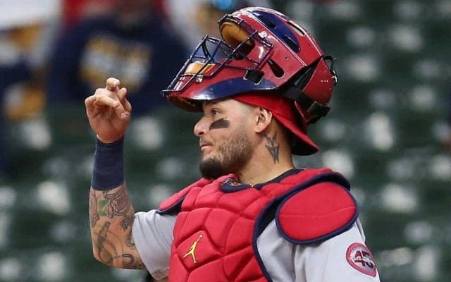 【MLB】「信じられない」「異次元…」38歳モリーナ、二盗阻止の“膝付きバズーカ”に米驚愕