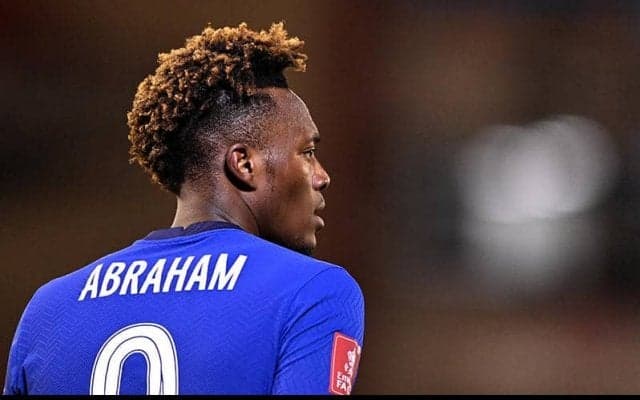 チェルシーFWの彼女が監督を痛烈批判！「得点王を外して…」「どうしたらそんな判断が下せるの？」