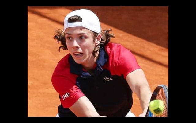  股抜き披露の18歳が初勝利 