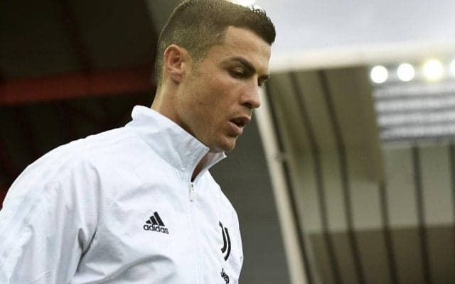 C・ロナウドの高級車が運び出される…退団加速と報道も実際はメンテナンス