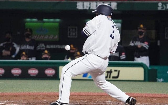 西武・山川、手首付近への死球に怒り爆発　痛みこらえ吠えた声がドームに響き渡る