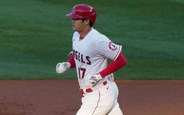 【MLB】大谷翔平、台湾出身選手と“塁上笑顔の2ショット”　張育成は感謝「沢山DM受け取った」