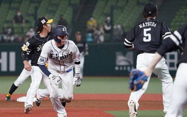 「ホームベース、空いてますよ」　投ゴロで二塁から生還許した「プロには珍しいミス」