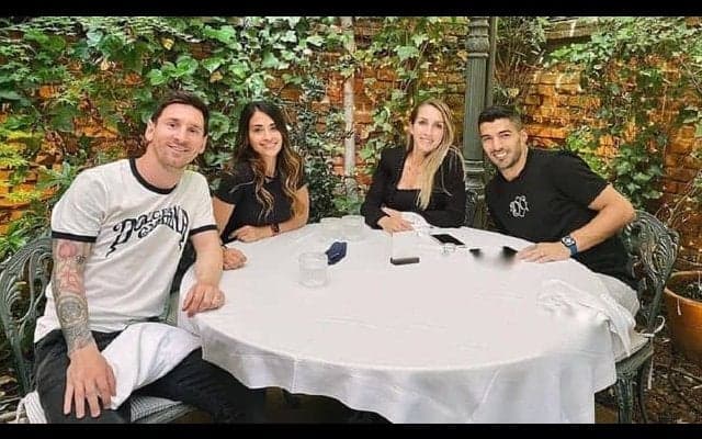 メッシ夫妻とスアレス夫妻が再会...マドリードの“高級レストラン”で会食