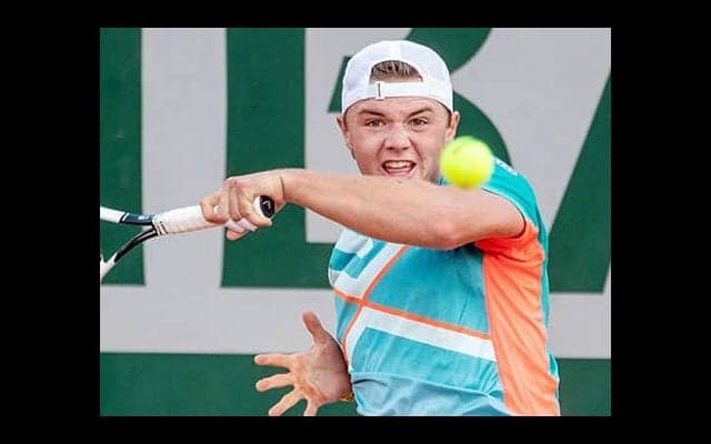 18歳新星 ツアー初8強へ