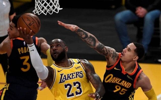 レイカーズがウォリアーズを破ってPO進出決定！　レブロンが決勝3ポイント