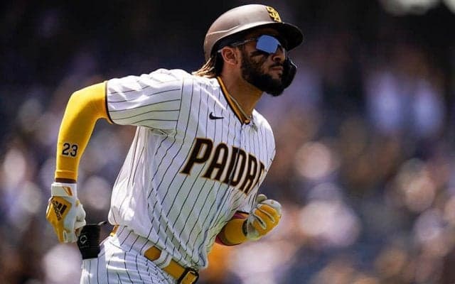 【MLB】「俺がやったら病院行き」　“370億円男”の180度股割り盗塁が「すごく痛そう」