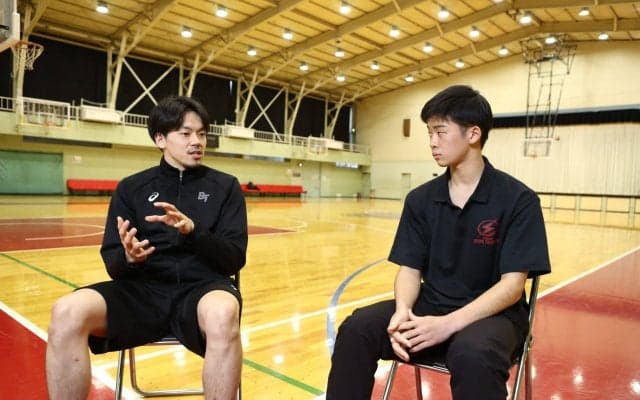 【特別対談】篠山竜青がU18川崎のキャプテンへエール「自分の得意な部分以外でハードワークできる選手、切り替えができる選手になってほしい」