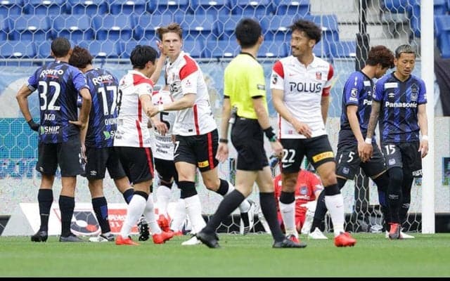 中継カメラも追えなかったユンカーの“高速”サイドチェンジにファンも驚き「弾道が素敵」