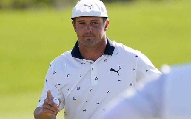 デシャンボーが難関ホール攻略　巨大池越えの“楽々5I”に米TVも衝撃「まあ驚いた」