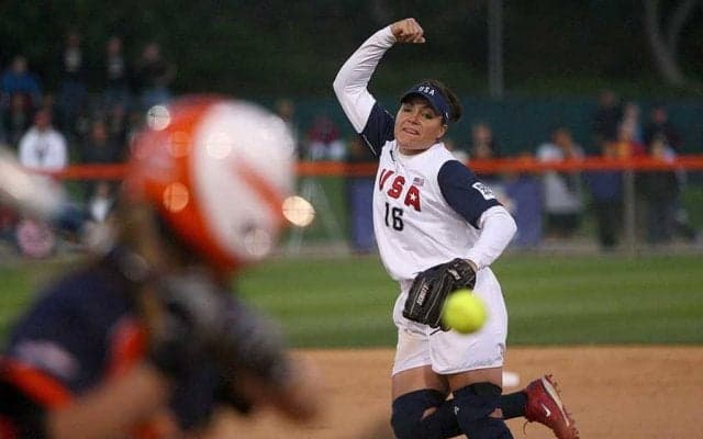 「黒魔術だ」「糸付いてる？」　静止するかのように見える“魔球”にファン驚愕