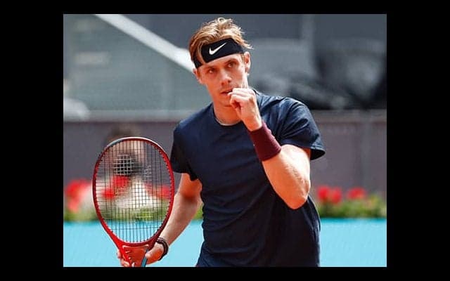 1年7カ月ぶりVかけ同年対決