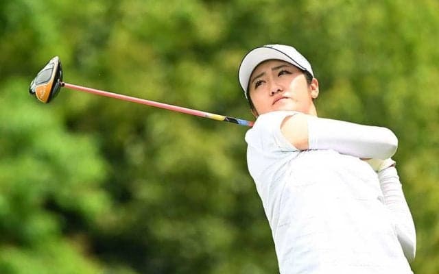 稲見萌寧が61快スコア　ツアー新13バーディーで独走「全ホールバーディー獲ってやろうと」