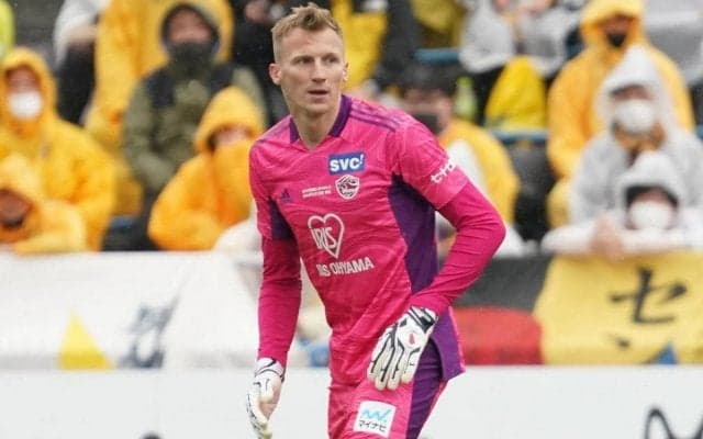 片手1本！仙台の守護神・スウォビィクの勝利を呼び込む後半ATセーブに絶賛「入ったと思った」