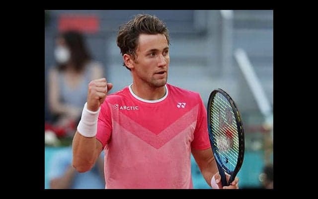 ルードがシャポバロフ撃破でV