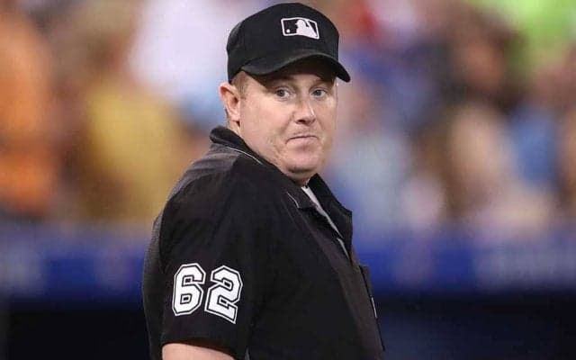 【MLB】打球直撃を回避した「審判に脱帽」　ぽっこりお腹なのに…身軽な“曲芸ジャンプ”