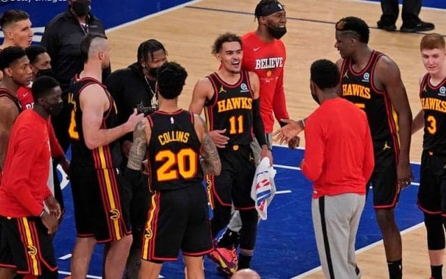 「パスするな」と助言されたトレイ・ヤングが決勝弾を沈めてホークスがニックスに先勝