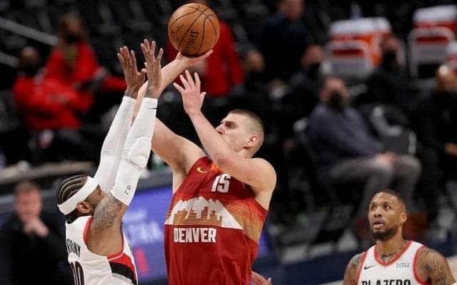 ナゲッツがブレイザーズを下して1勝1敗へ、後半リラードにはゴードンを送り込む