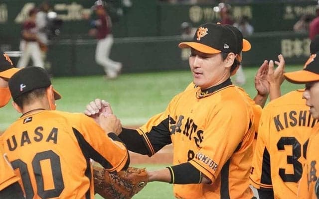 「これはえぐい」「うますぎる」　巨人・丸佳浩、フェンス際の超美技に喝采