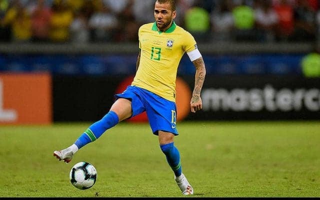 1年半ぶりセレソン招集のD・アウベスが負傷離脱…エメルソンが追加招集《カタールW杯南米予選》