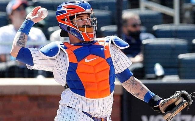 【MLB】「ミラクルだ！」大暴投のはずが…　まさかの“壁”のファインプレーにファン驚き