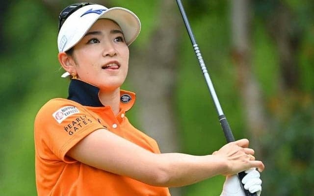 原英莉花が「近未来スタイル」　黒で統一の新サングラス姿が反響拡大「チャーミング」