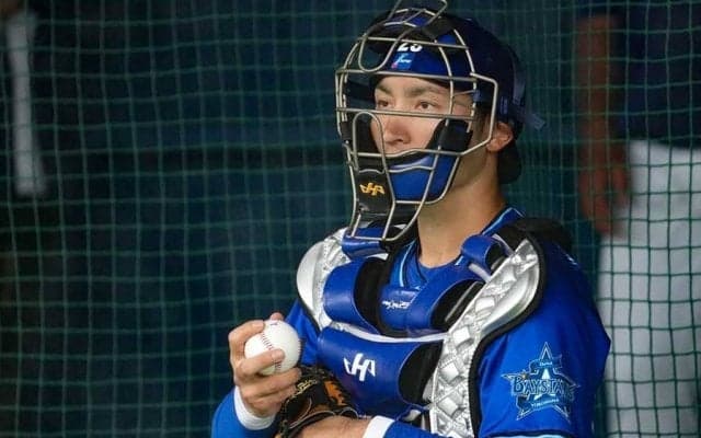 「2番・捕手」は球界の新トレンド？　DeNA三浦監督が伊藤光を8年ぶり抜擢した理由