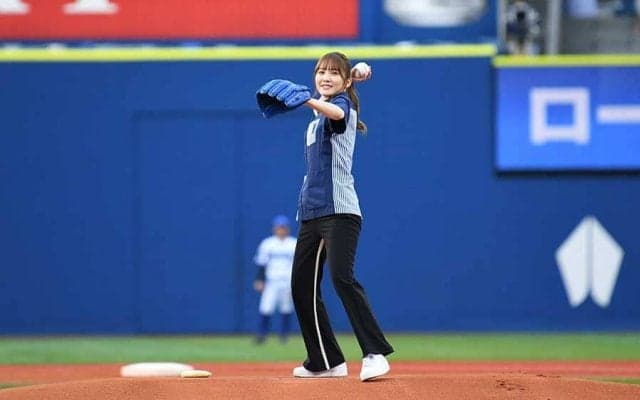 日向坂46加藤史帆さんが「ああぁぁぁっ！」　“絶叫”始球式は「ヤスアキばり声出し」