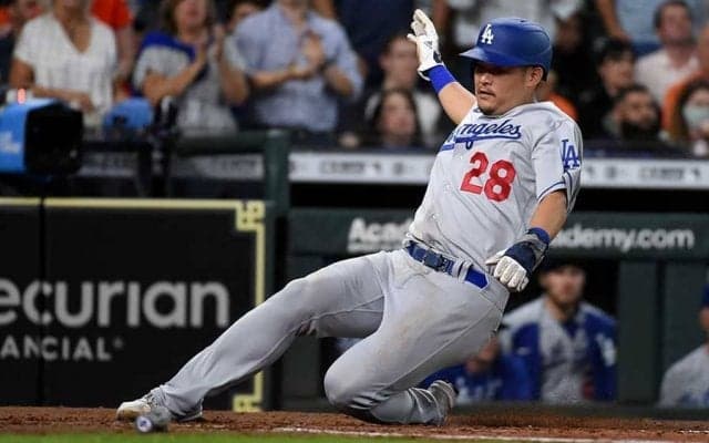 【MLB】筒香嘉智、第1打席で中前打＆激走生還　塁上で元同僚グリエルと談笑する場面も