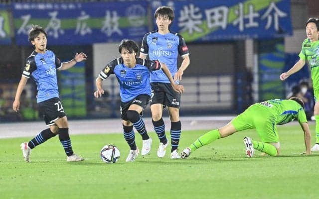 湘南-川崎で珍事！ 村井満チェアマンがカメラマンとして川崎を撮影していた！