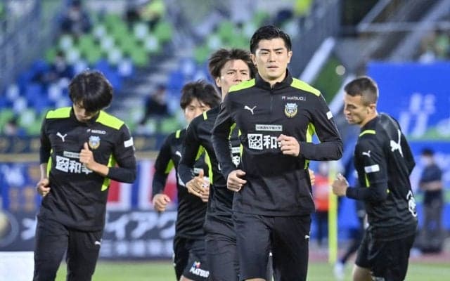 田中碧＆旗手怜央の連携はピッチ外でも！　スタッフに「お茶目すぎるイタズラ」試合前の一部始終