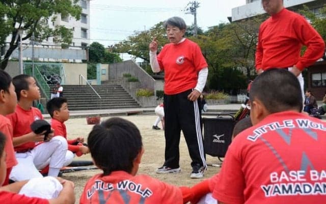 「当番なんていらん。親が来ん方がええ」少年野球で自立心を育てる81歳“おばちゃん”の教え
