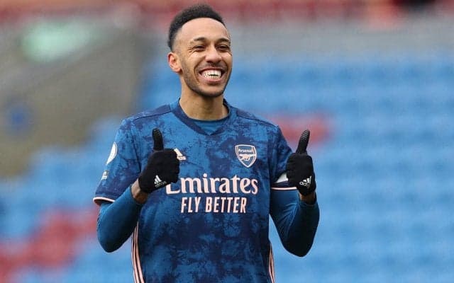 オーバメヤンが愛車のランボルギーニをイメチェン！ゴールドカラーから虹色に