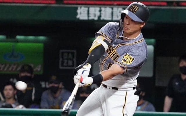 「どうみても中飛」「もう柳田」阪神ドラ1佐藤輝、衝撃の片手1本バックスクリーン弾