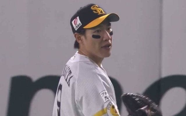 「あの位置からノーバン…」「えぐすぎ」　鷹柳田のレーザービームにファン驚愕