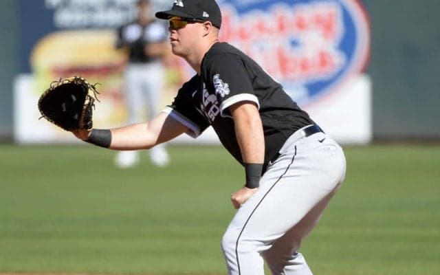 【MLB】深いベンチへ真っ逆さま…　フライ捕球後に転落した一塁手に心配の声「無事を祈る！」