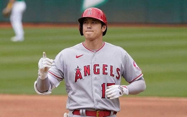 【MLB】大谷翔平、えぐる内角球打ち返した“スライス2点打”に米興奮「このスイング最高だ」