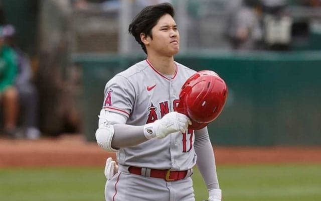【MLB】大谷翔平がぺこりとお辞儀　塁上の会心スマイルに米ファン虜「可愛い」「ナイス」